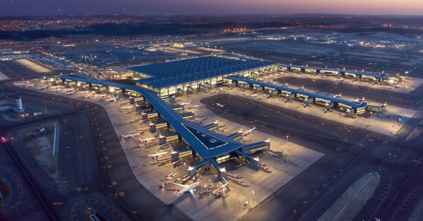 Antalya Airport, Duty-free · premium lightbox, real DOOH inventory bookable by the hour on Blindspot