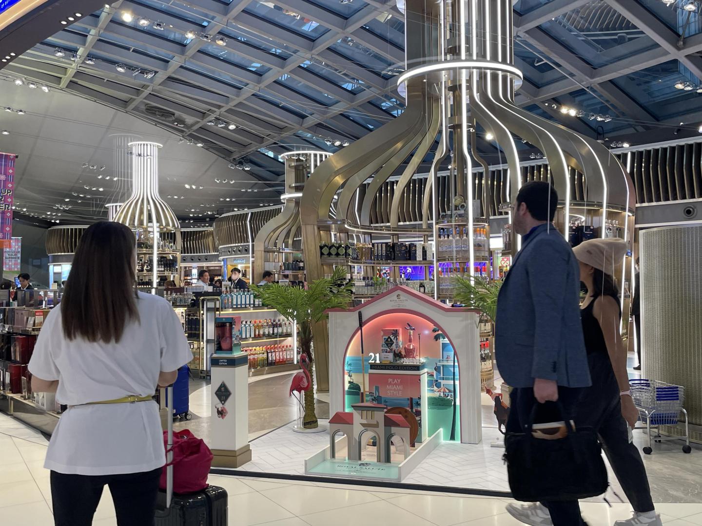 Bangkok Suvarnabhumi, Suvarnabhumi premium terminal media, real DOOH inventory bookable by the hour on Blindspot