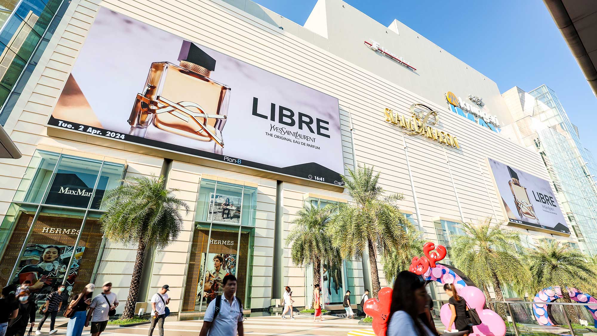 Bangkok, Siam Paragon Facade digital screens (BTS Siam), real DOOH inventory bookable by the hour on Blindspot