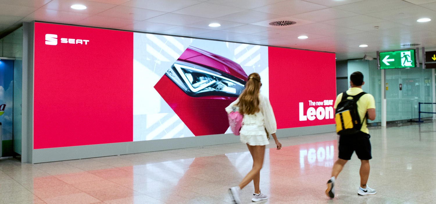 Josep Tarradellas Barcelona-El Prat Airport, Arrivals corridor · animation lightbox, real DOOH inventory bookable by the hour on Blindspot