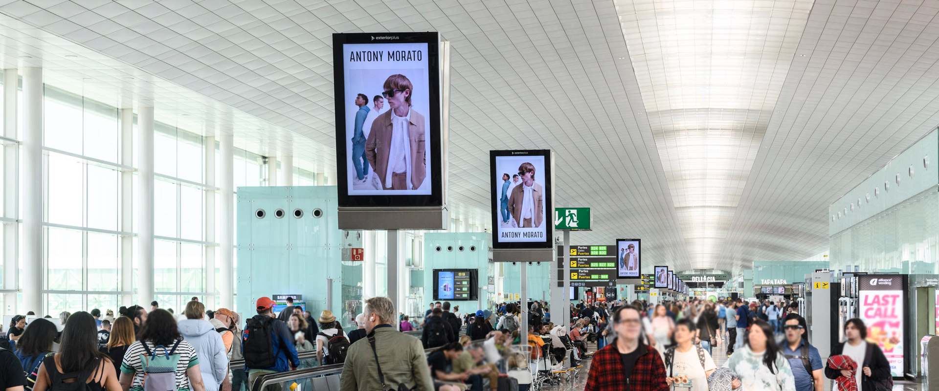 Josep Tarradellas Barcelona-El Prat Airport, large-format DOOH inventory bookable by the hour on Blindspot