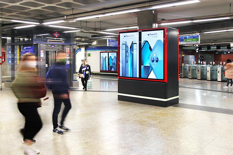 Barcelona, Digital metro screen, real DOOH inventory bookable by the hour on Blindspot