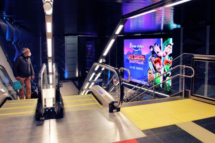 Barcelona, Large-format digital, real DOOH inventory bookable by the hour on Blindspot