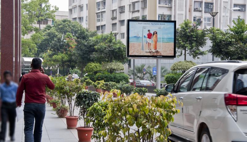 Bengaluru, UB City Mall - mall digital screen, real DOOH inventory bookable by the hour on Blindspot