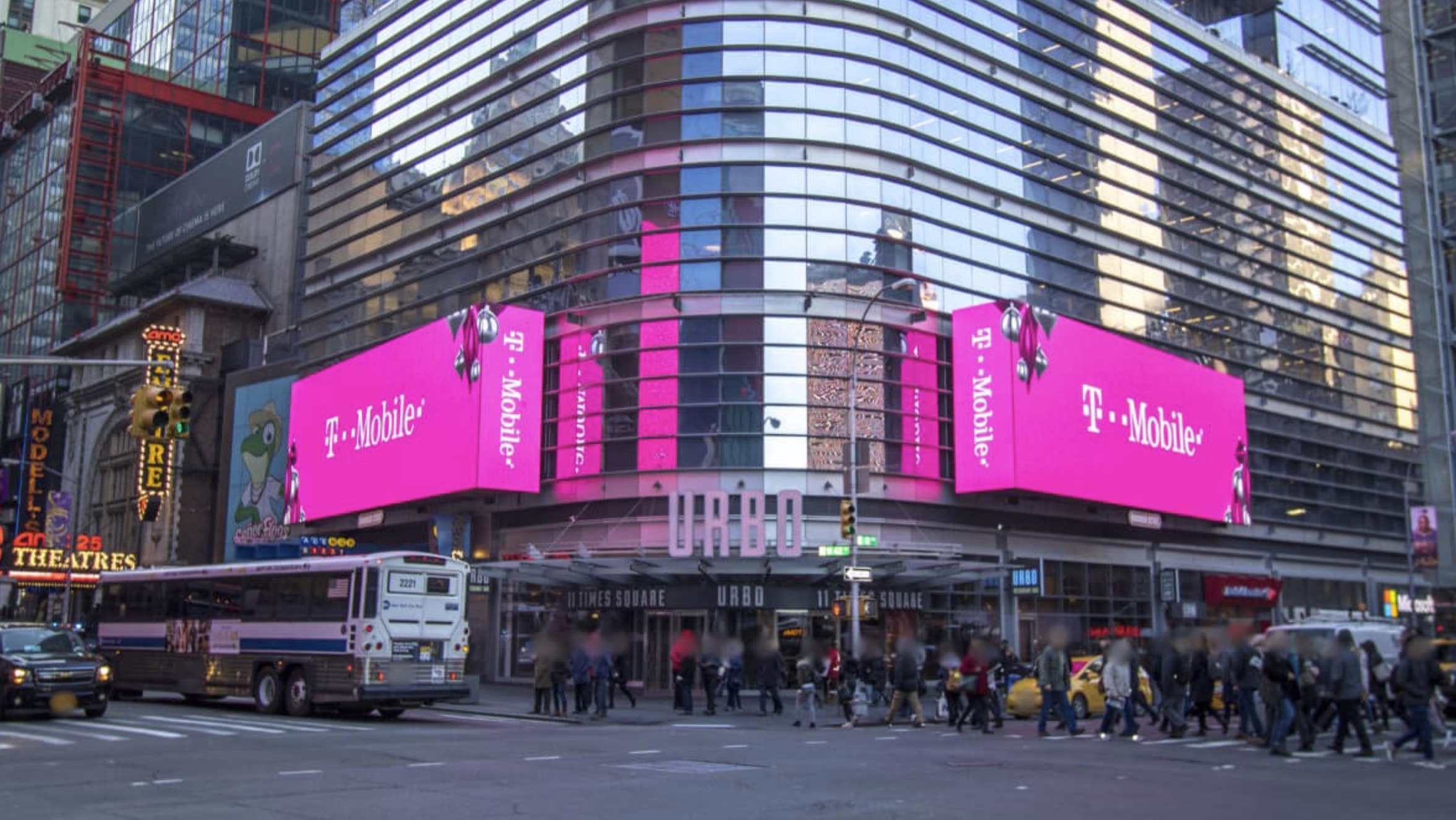 New York billboard at 100 E Highland Dr, bookable by the hour on Blindspot