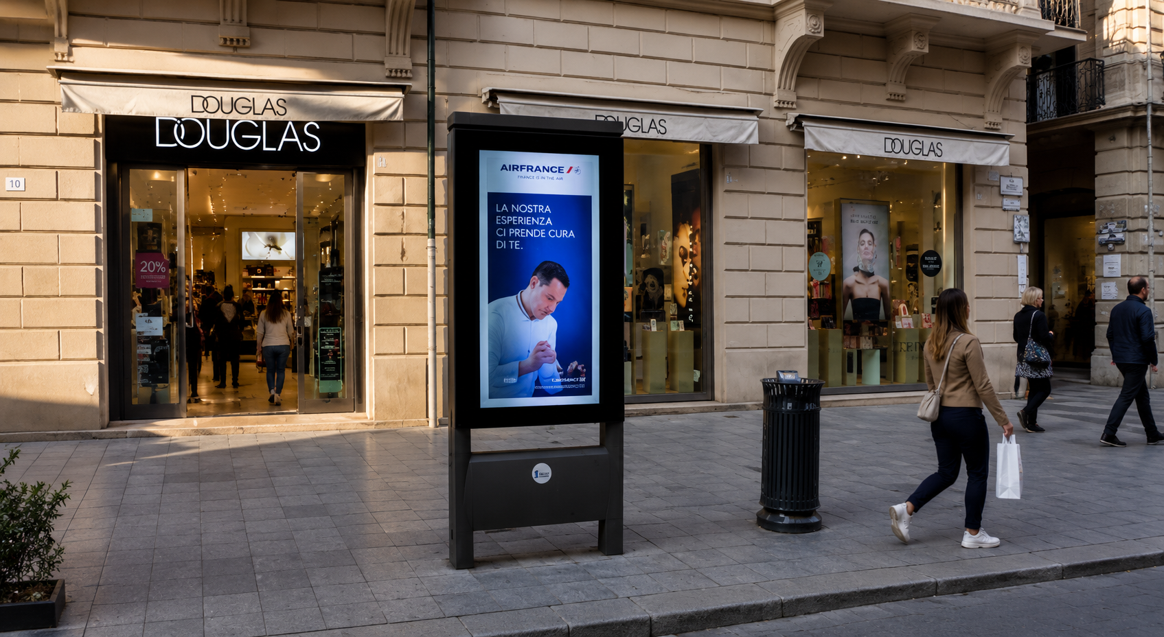 Bologna, Bologna retail district display - digital out-of-home screen, real DOOH inventory bookable by the hour on Blindspot