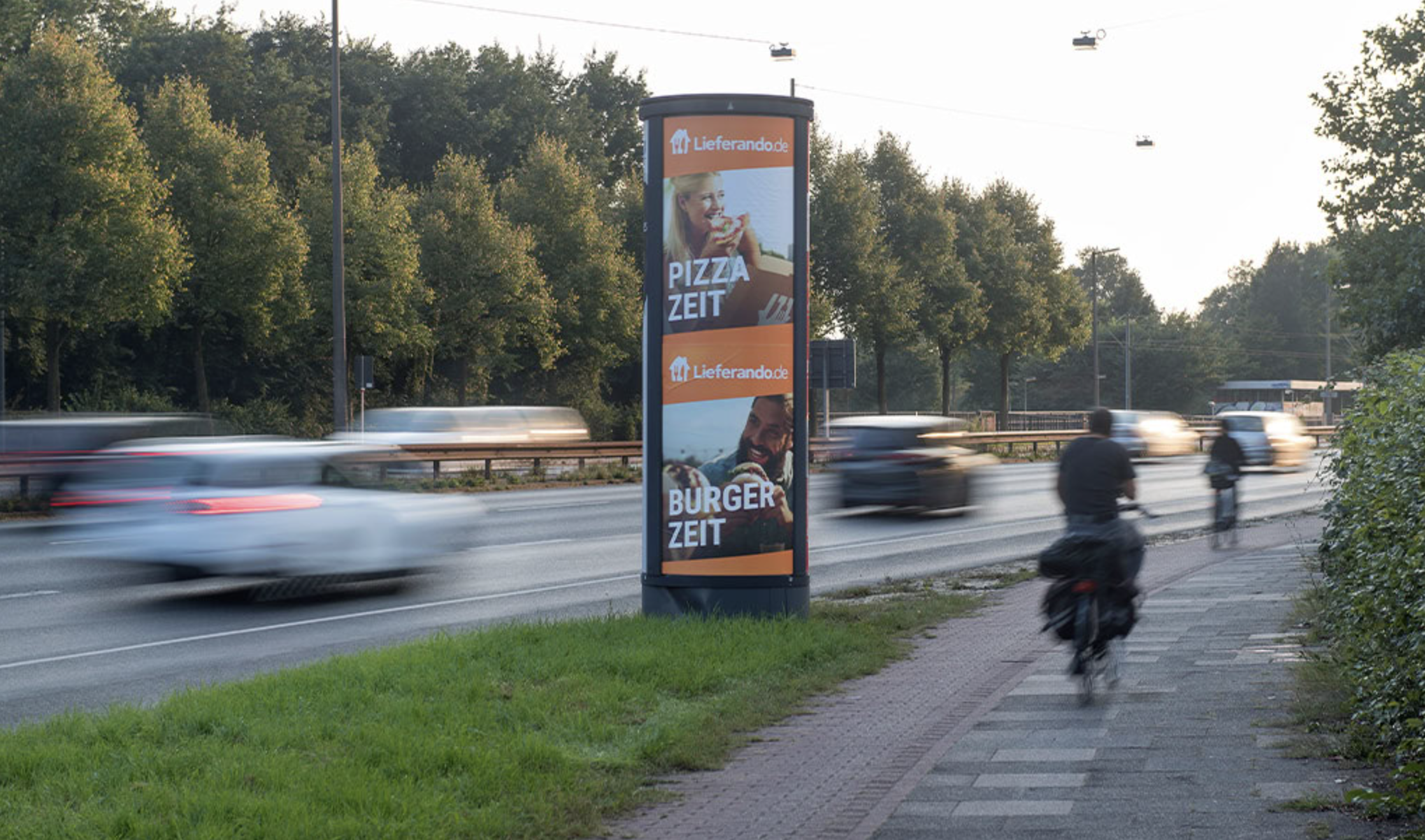 Bremen, Bremen roadside digital billboard - roadside digital panel, real DOOH inventory bookable by the hour on Blindspot