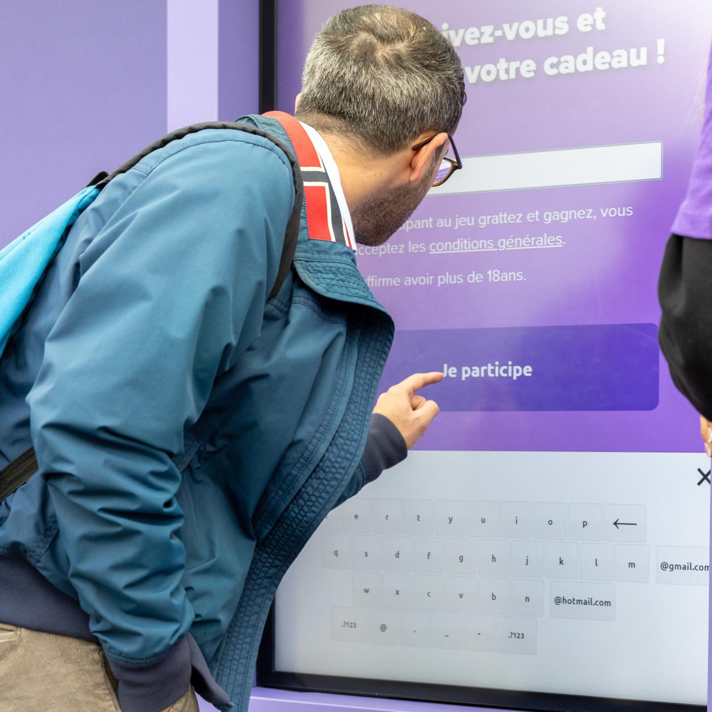 Brussels, Bus shelter, Brussels, real DOOH inventory bookable by the hour on Blindspot