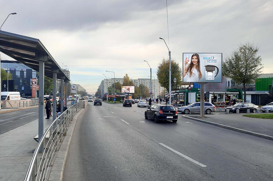 Digital screen at Piața Sudului by Sun Plaza mall, southern Bucharest