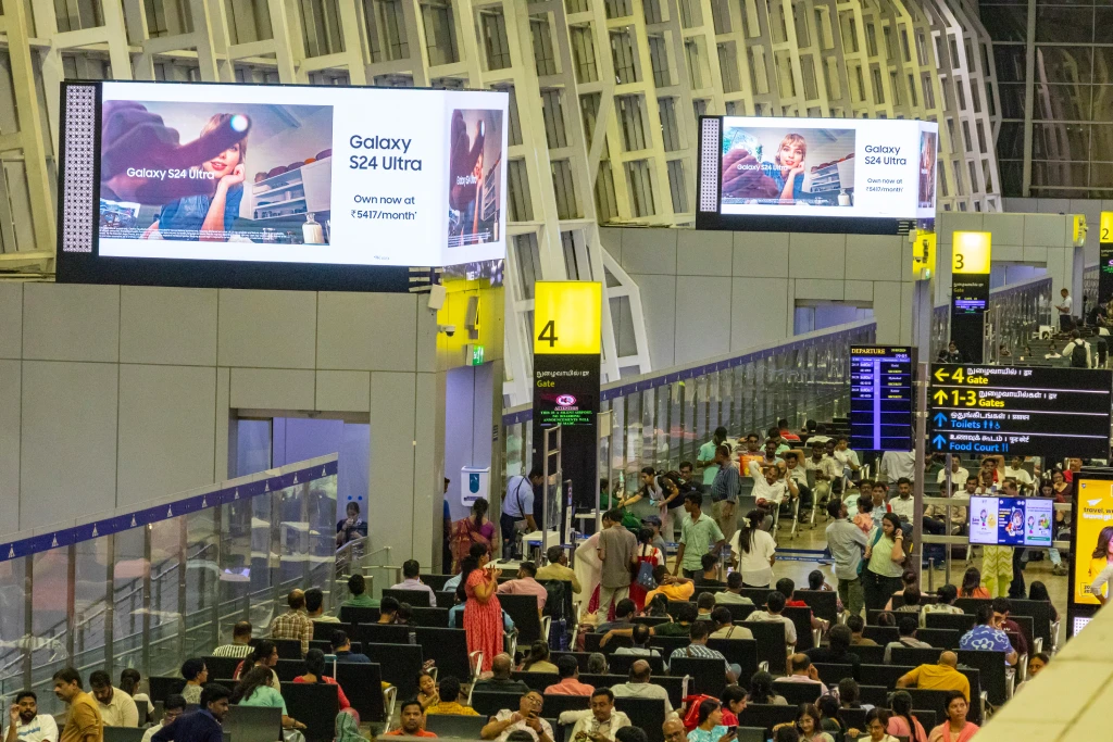 Chennai, Chennai International Airport concourse display - airport digital screen, real DOOH inventory bookable by the hour on Blindspot
