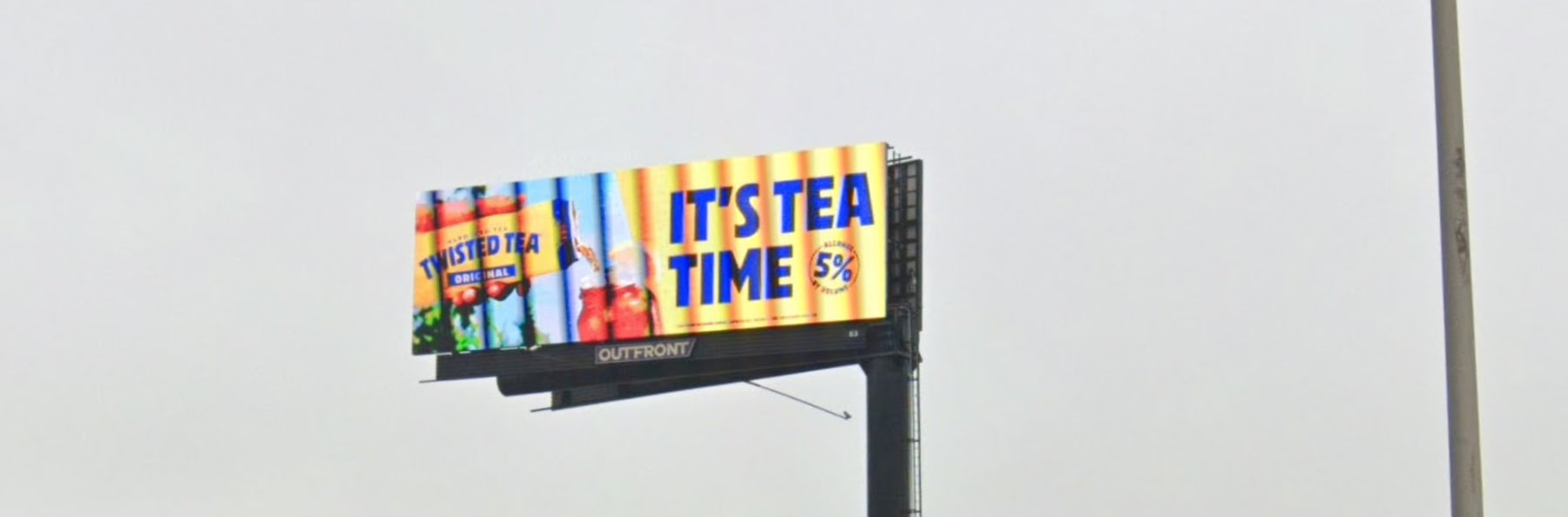 Chicago billboard at I-90, bookable by the hour on Blindspot