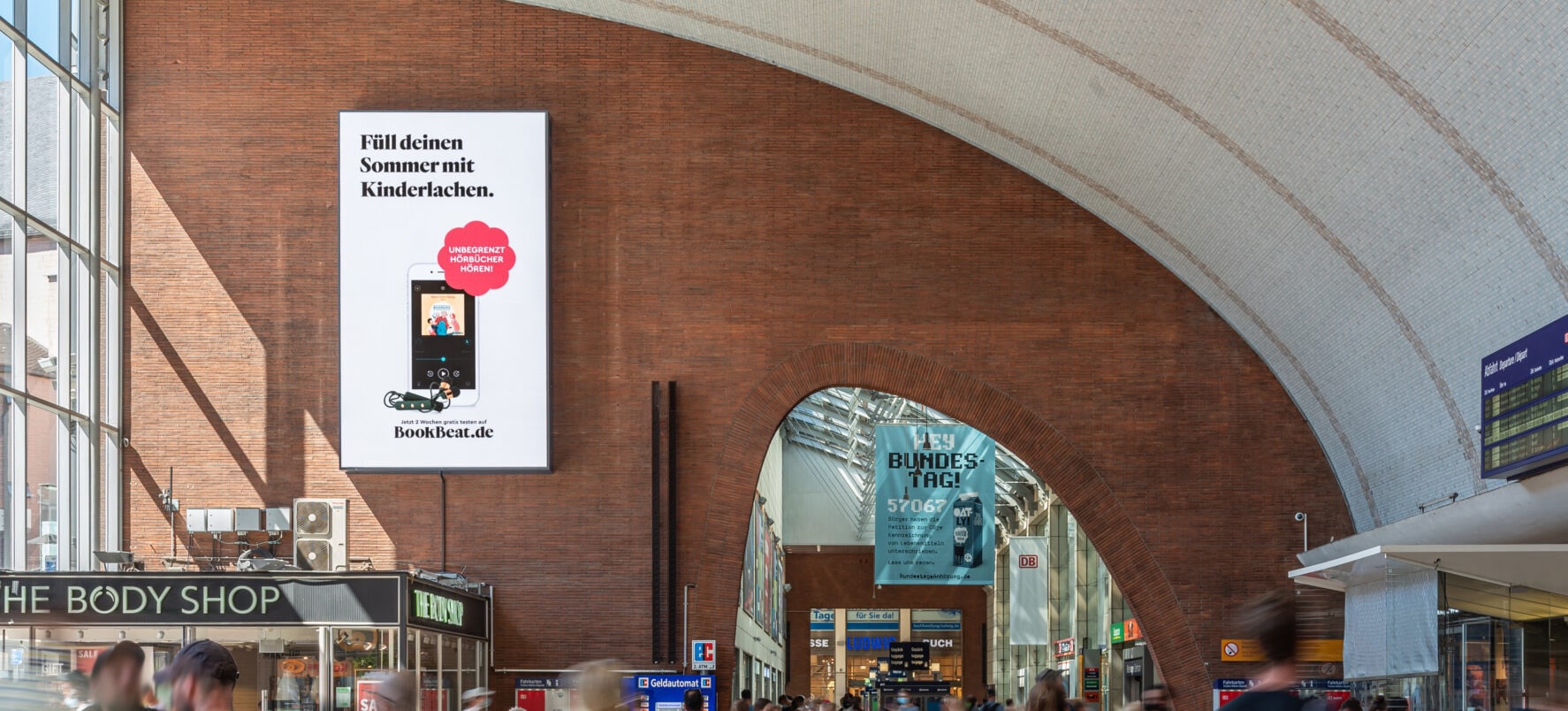 Cologne, Cologne roadside billboard - roadside digital panel, real DOOH inventory bookable by the hour on Blindspot