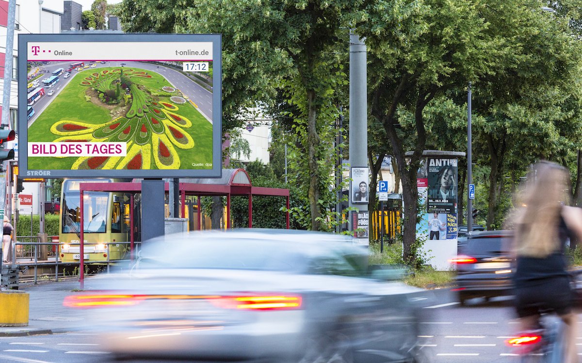 Cologne, Cologne high-traffic billboard - digital out-of-home screen, real DOOH inventory bookable by the hour on Blindspot
