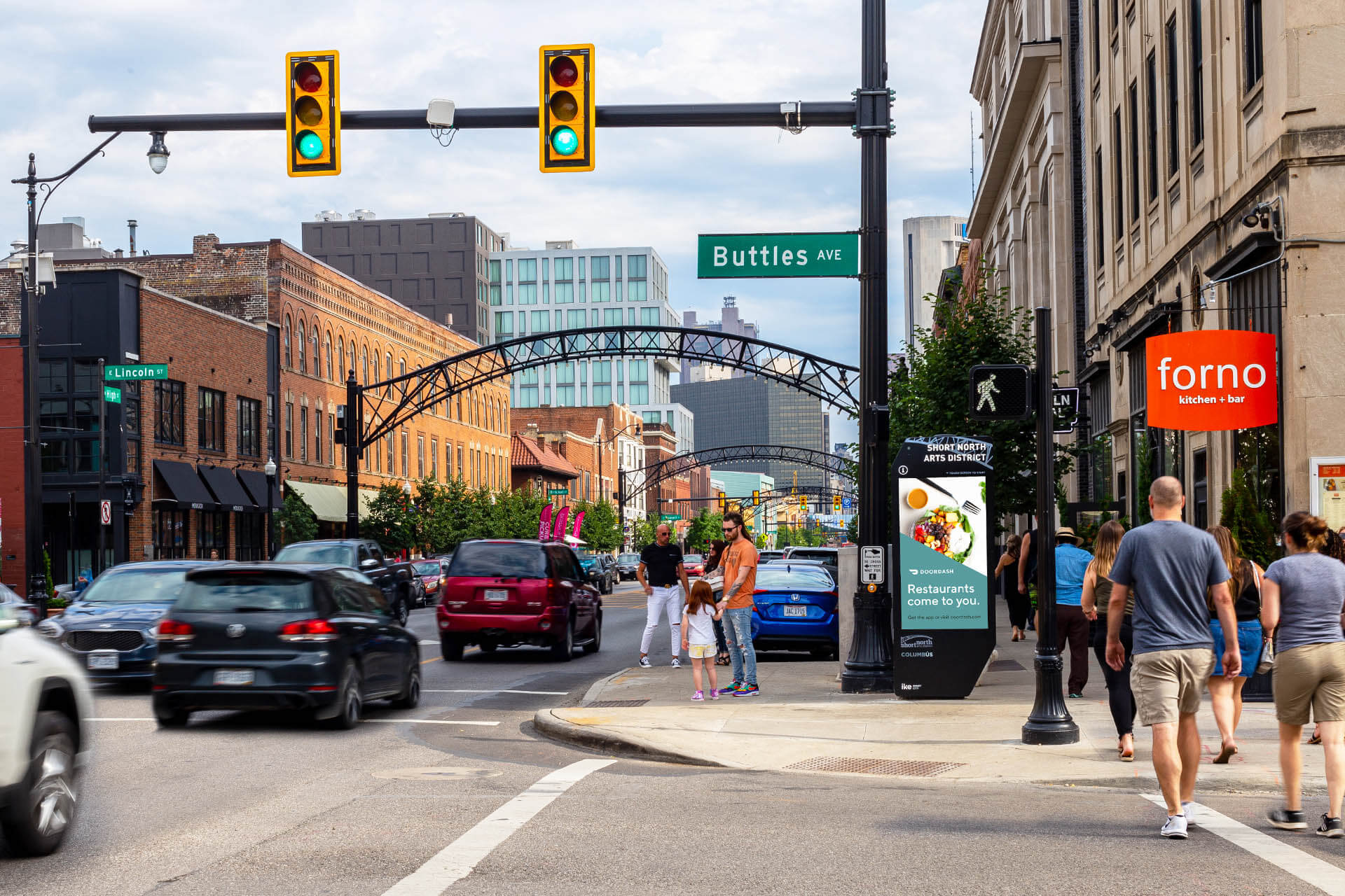 Columbus, IKE digital kiosk, Columbus, real DOOH inventory bookable by the hour on Blindspot