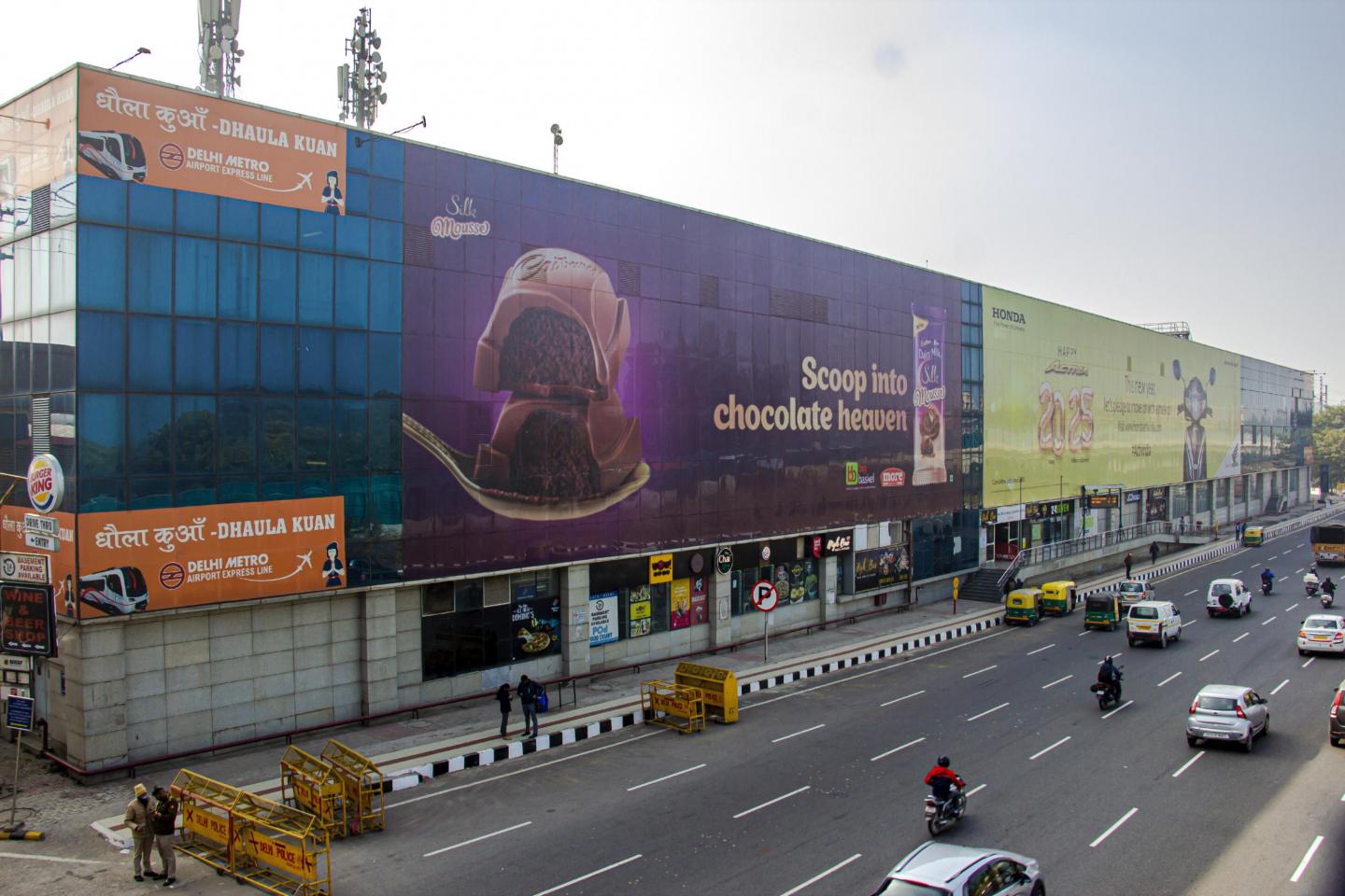 Delhi, Cadbury facade, Dhaula Kuan metro station, Delhi, real DOOH inventory bookable by the hour on Blindspot