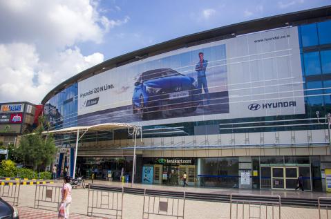 Delhi, Hyundai facade, Dwarka Sector 21, Delhi, real DOOH inventory bookable by the hour on Blindspot