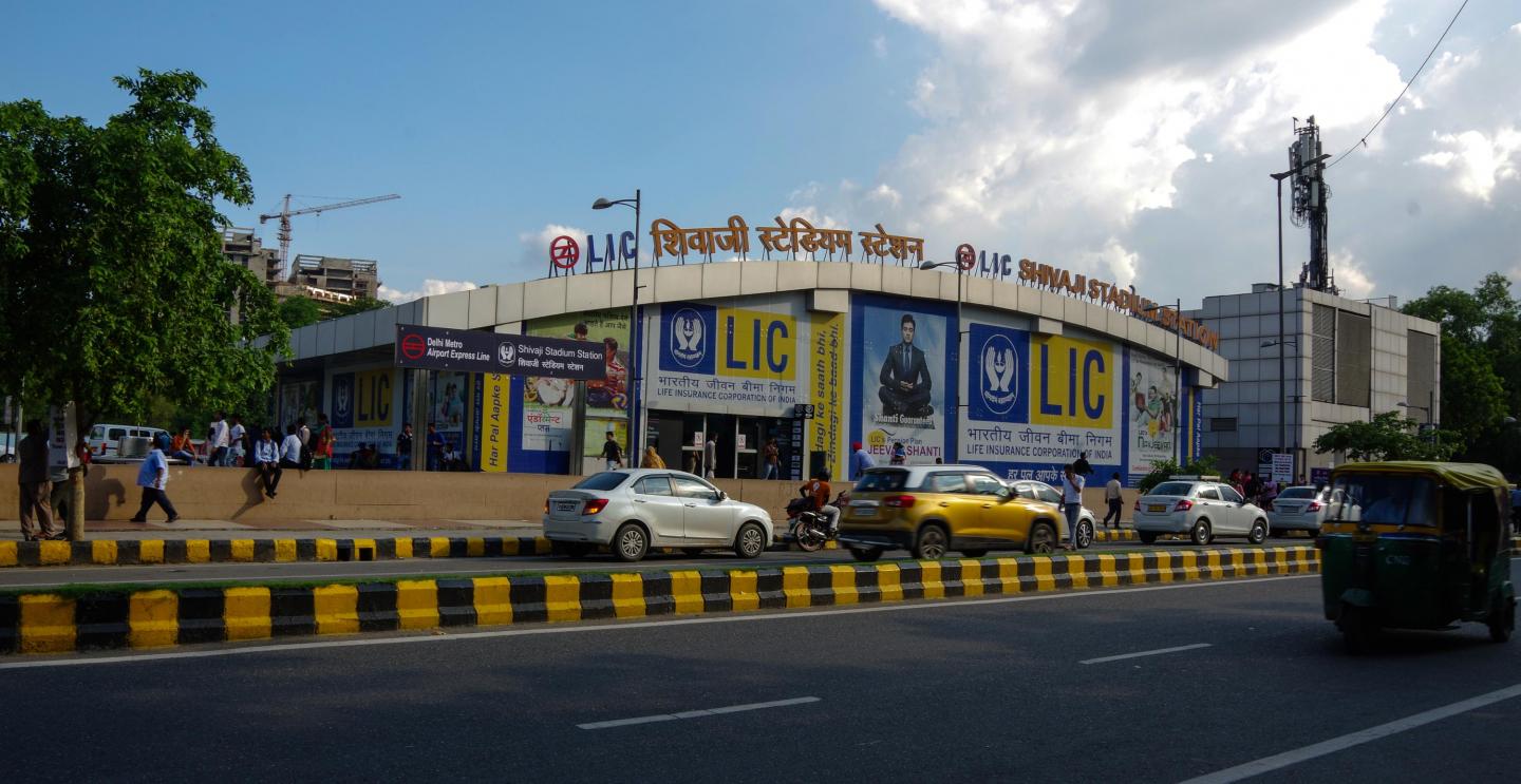 Delhi, LIC site, Shivaji Stadium metro station, Delhi, real DOOH inventory bookable by the hour on Blindspot