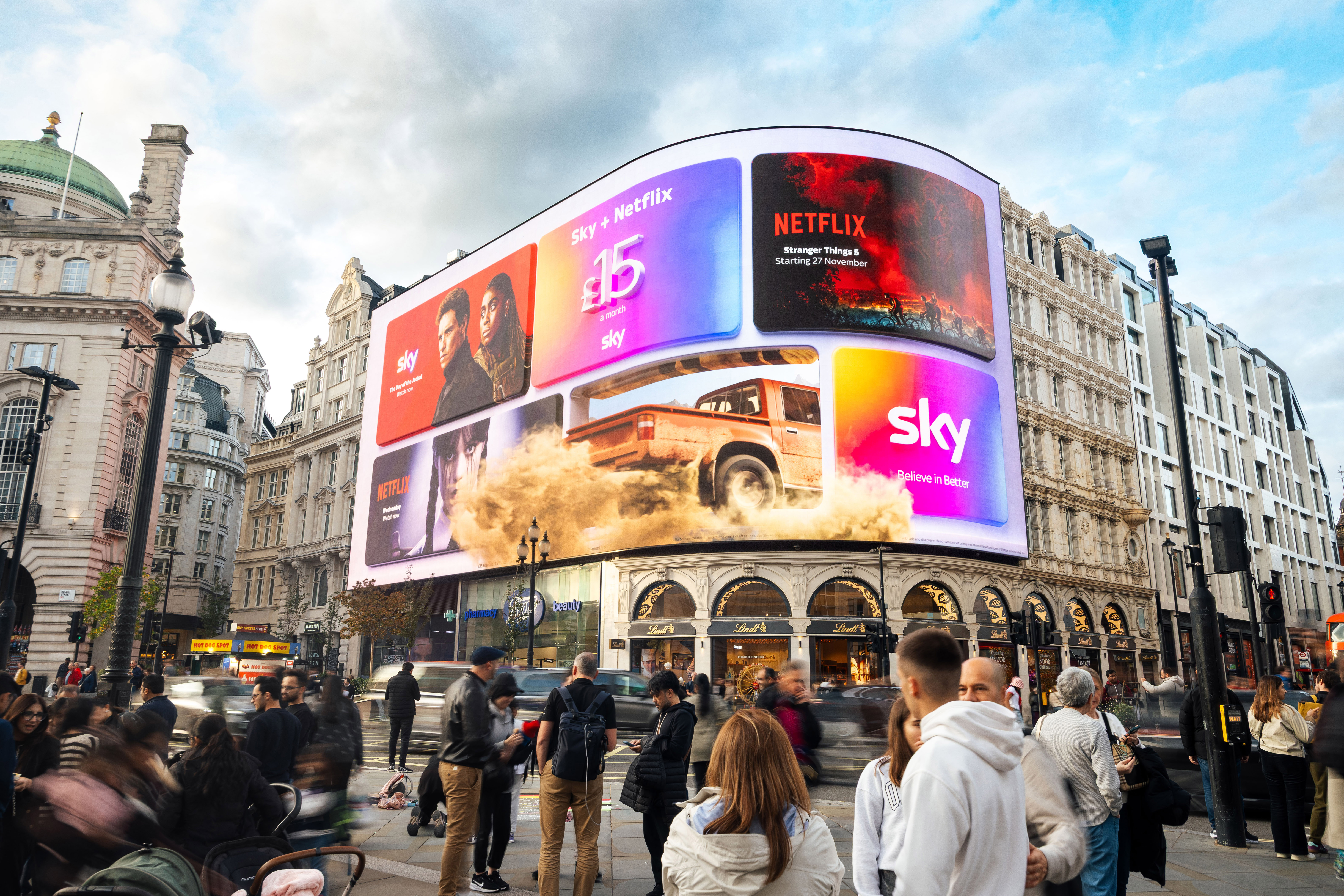 Piccadilly Lights, real DOOH inventory from operator partner Ocean Outdoor, bookable by the hour on Blindspot