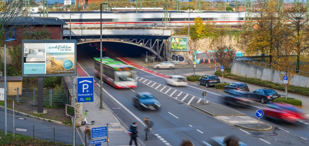 Dortmund, Dortmund roadside billboard - roadside digital panel, real DOOH inventory bookable by the hour on Blindspot