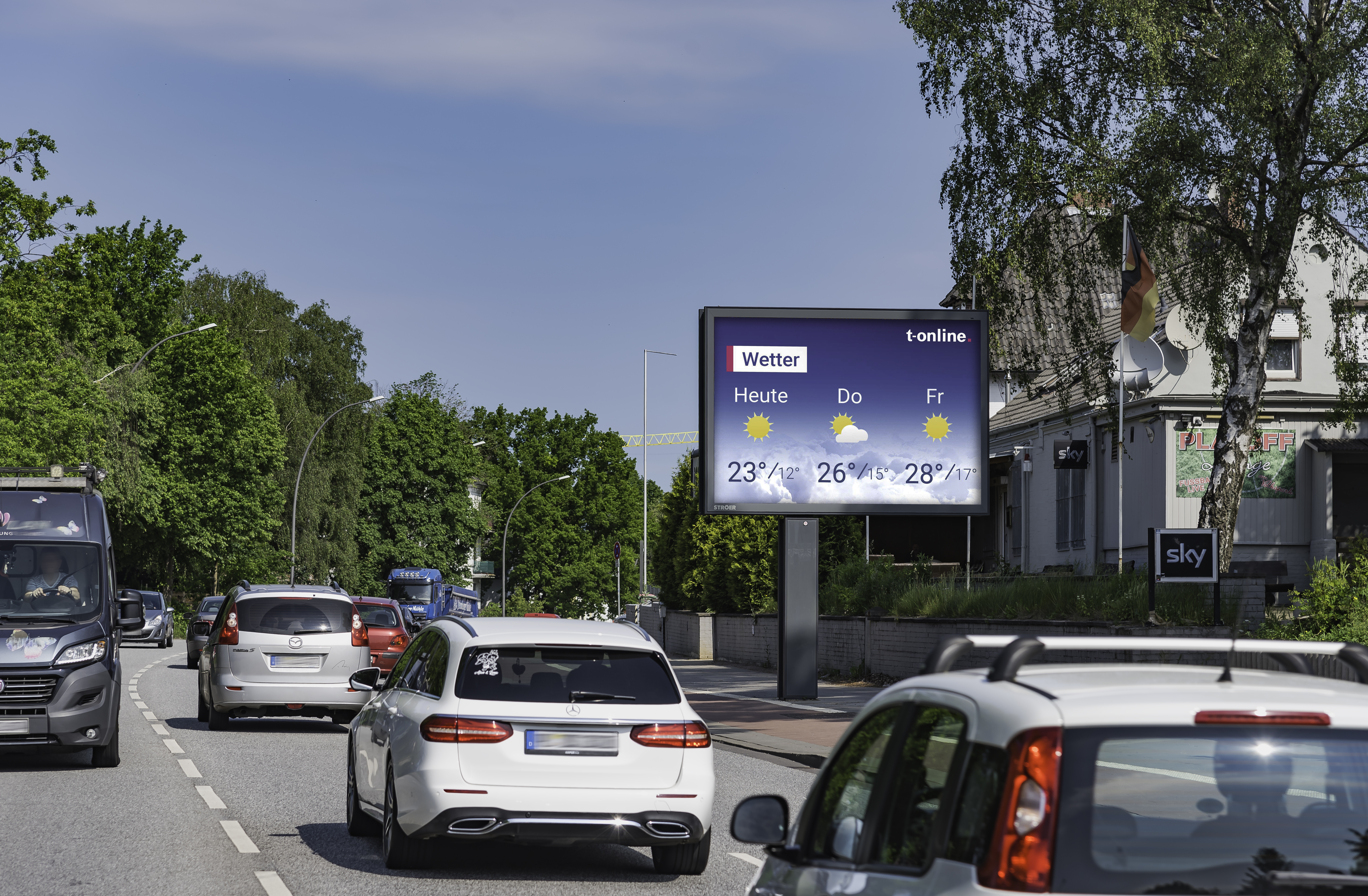 Frankfurt, Public Video roadside, real DOOH inventory bookable by the hour on Blindspot