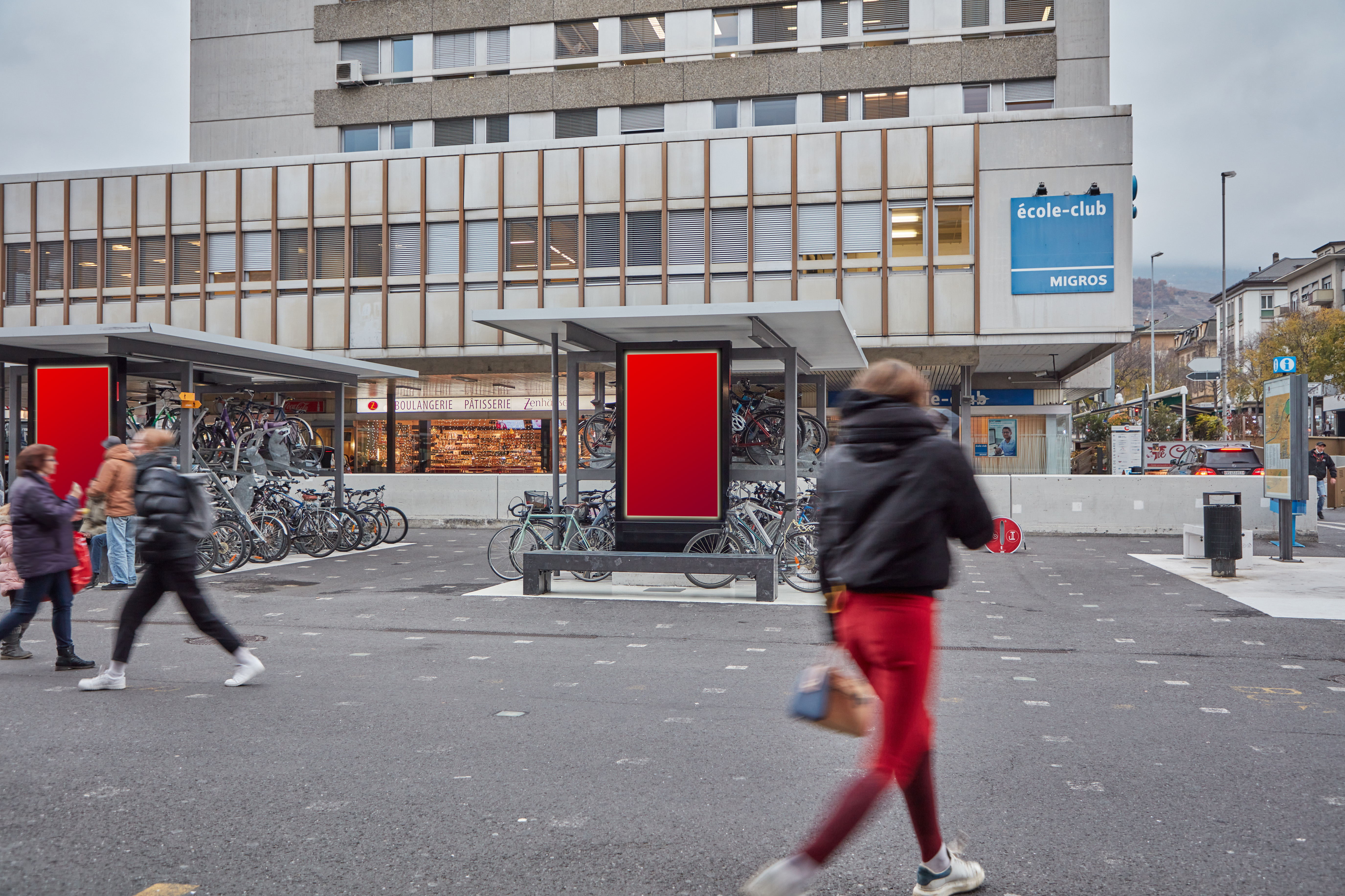 Geneva, Rail ePanel, Swiss station, real DOOH inventory bookable by the hour on Blindspot