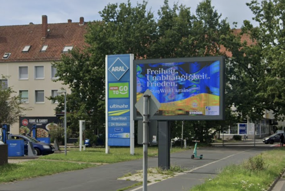 Hannover, 35 Niedersachsenring - digital out-of-home screen, real DOOH inventory bookable by the hour on Blindspot