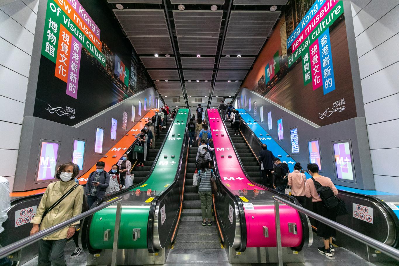 Hong Kong, large-format DOOH inventory bookable by the hour on Blindspot