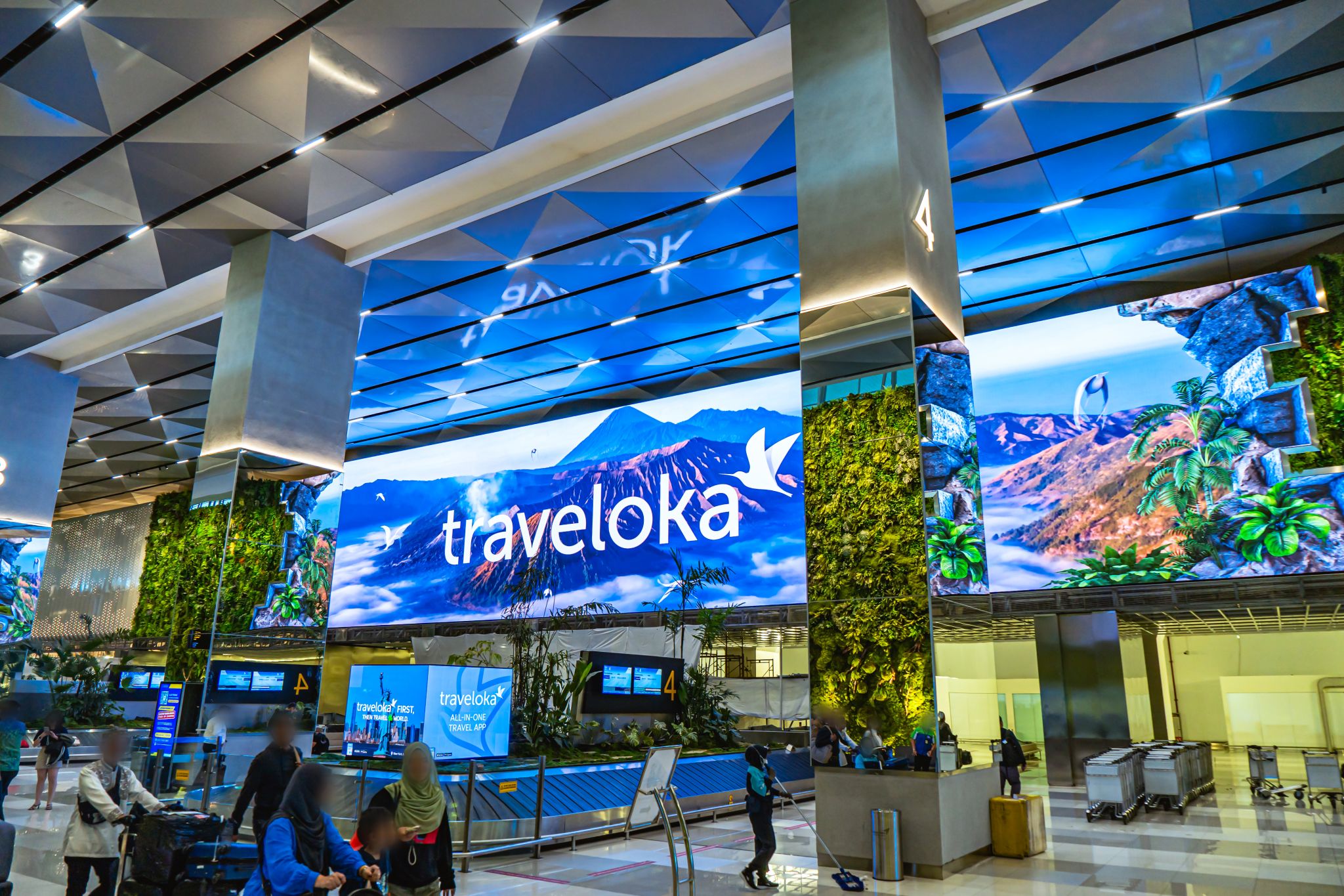 Jakarta Airport, large-format DOOH inventory bookable by the hour on Blindspot