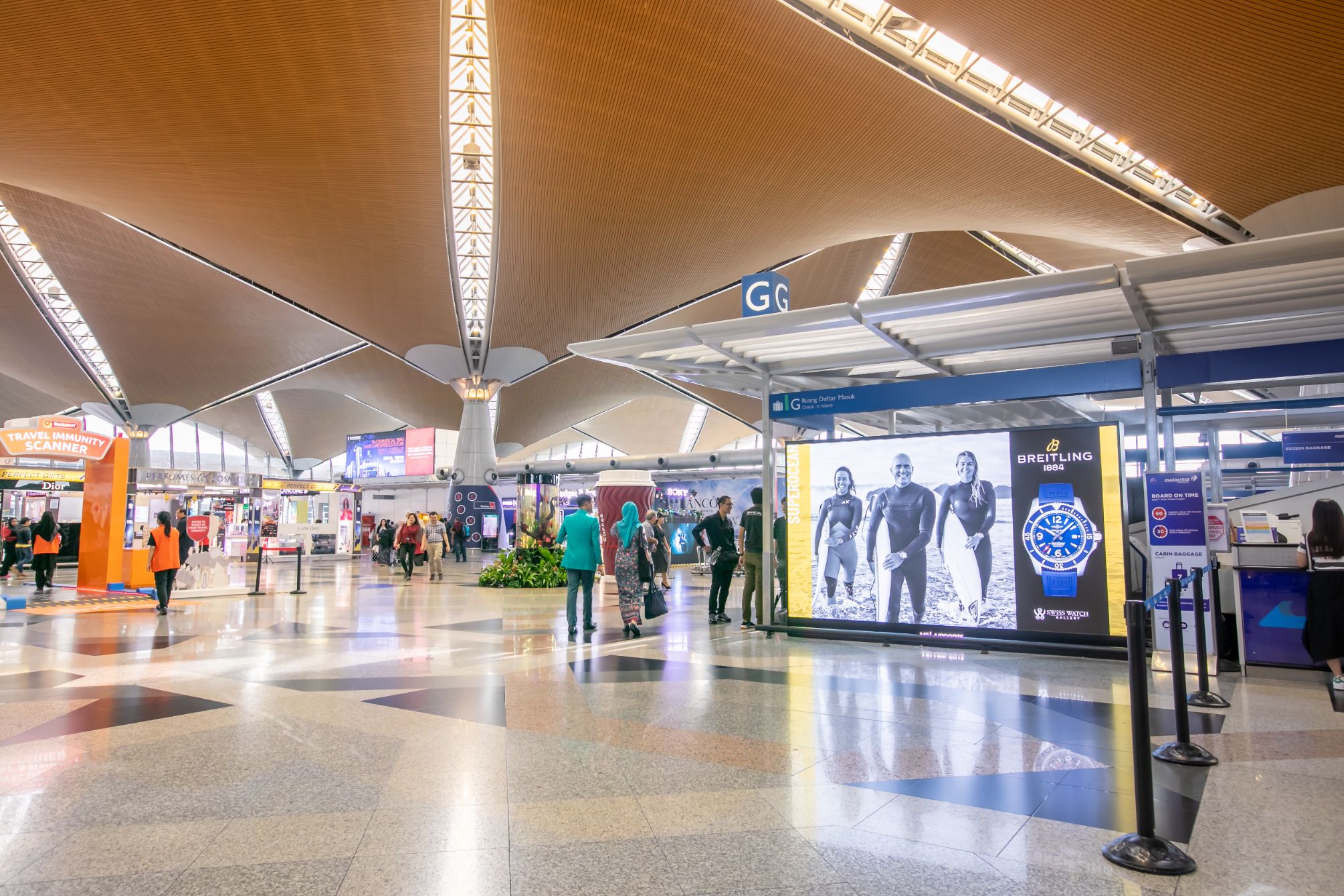 Kuala Lumpur Airport, KLIA departures digital duo screens, real DOOH inventory bookable by the hour on Blindspot