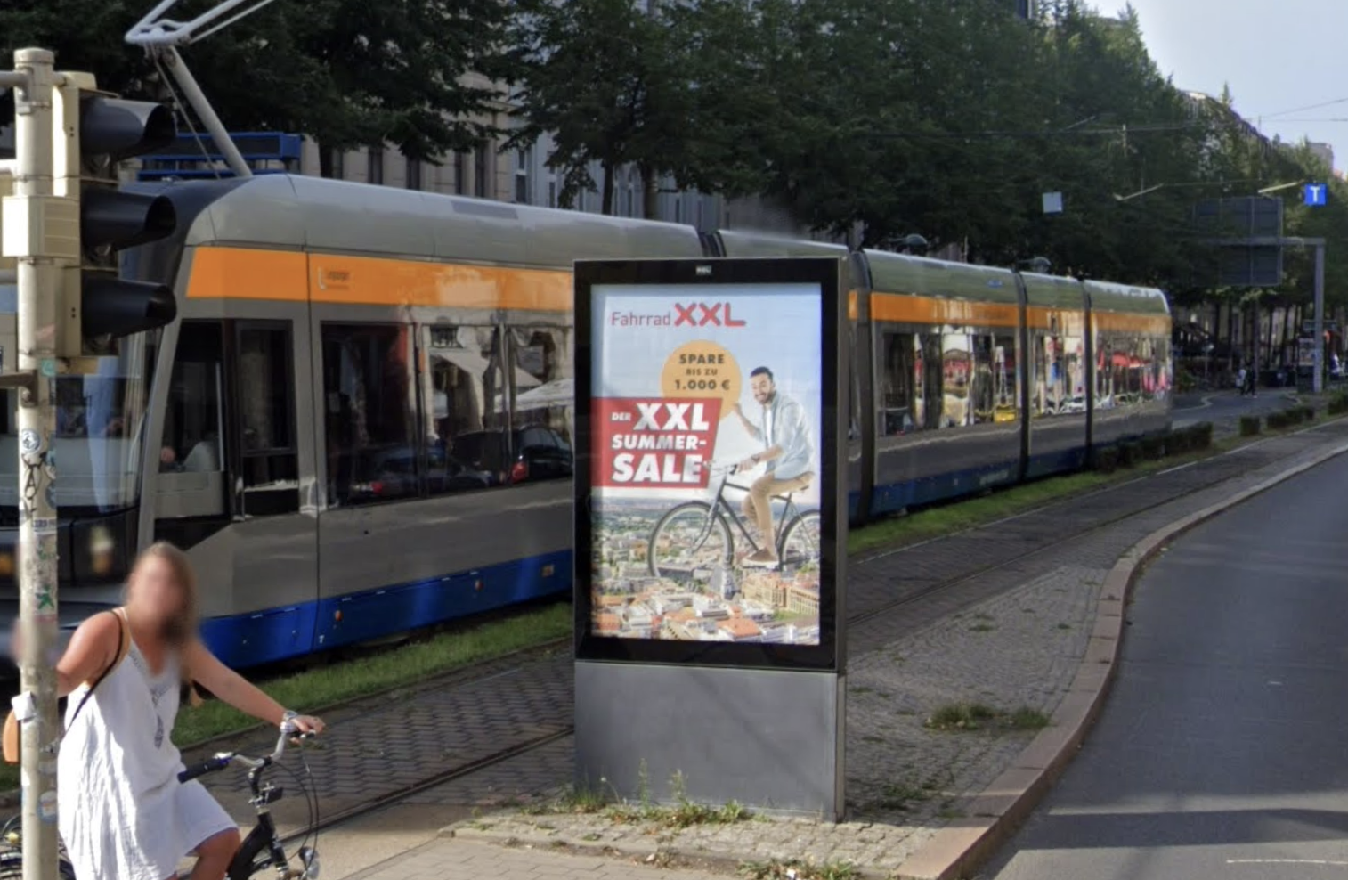 Leipzig, 103 Karl-Liebknecht-Straße - digital out-of-home screen, real DOOH inventory bookable by the hour on Blindspot