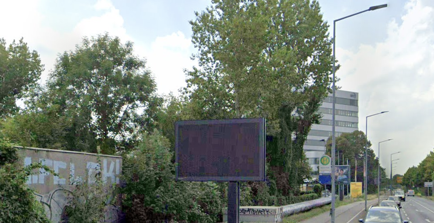 Leipzig, 114 Torgauer Str. - roadside digital panel, real DOOH inventory bookable by the hour on Blindspot