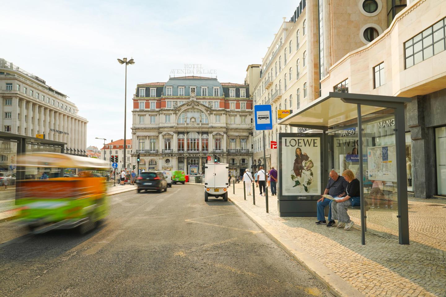 Lisbon, Street furniture, Lisbon, real DOOH inventory bookable by the hour on Blindspot