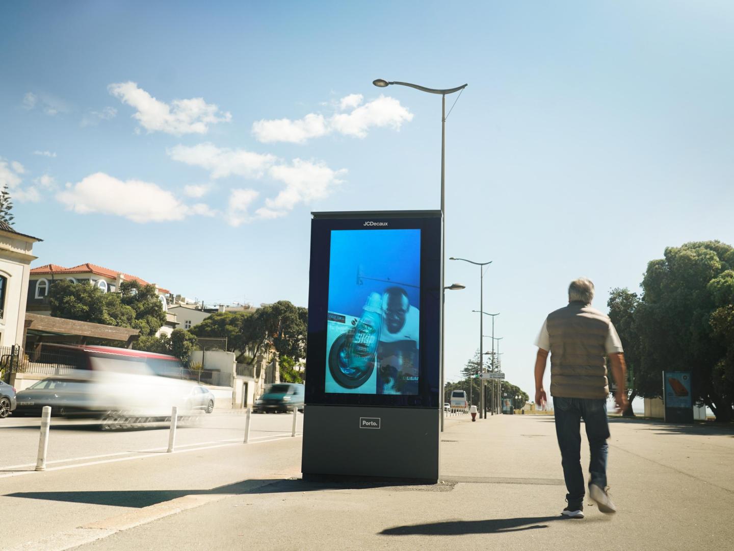 Lisbon, Mupi 2m2, real DOOH inventory bookable by the hour on Blindspot
