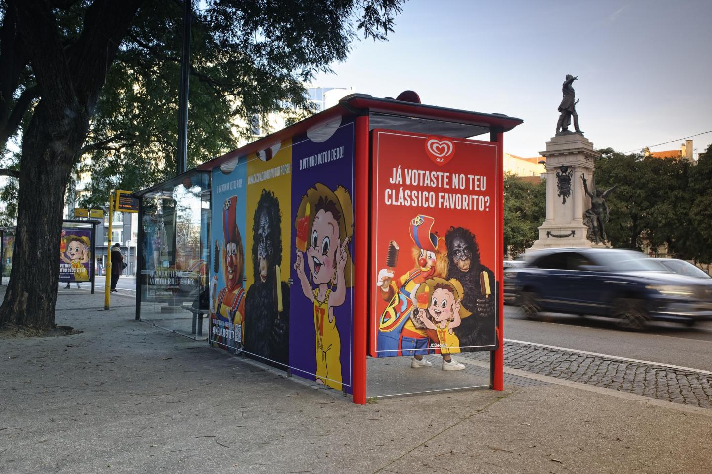 Lisbon, Bus shelter, Lisbon street, real DOOH inventory bookable by the hour on Blindspot