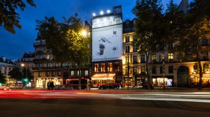 Lyon, Wallwrap large format, France (Artvertising), real DOOH inventory bookable by the hour on Blindspot