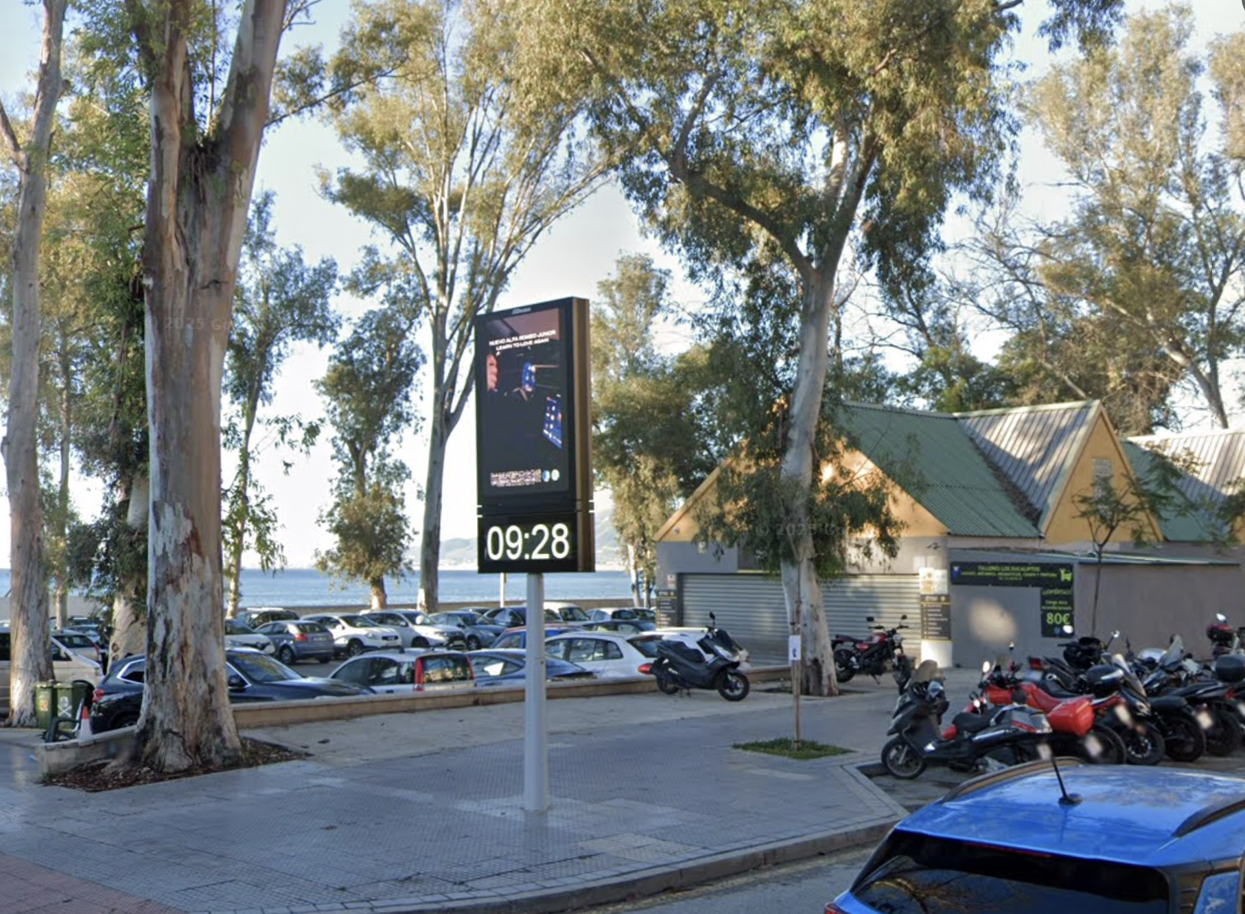 Malaga, 153 Av. del Pintor Joaquín Sorolla - roadside digital panel, real DOOH inventory bookable by the hour on Blindspot