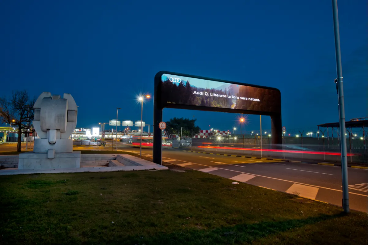 Milan, large-format DOOH inventory bookable by the hour on Blindspot