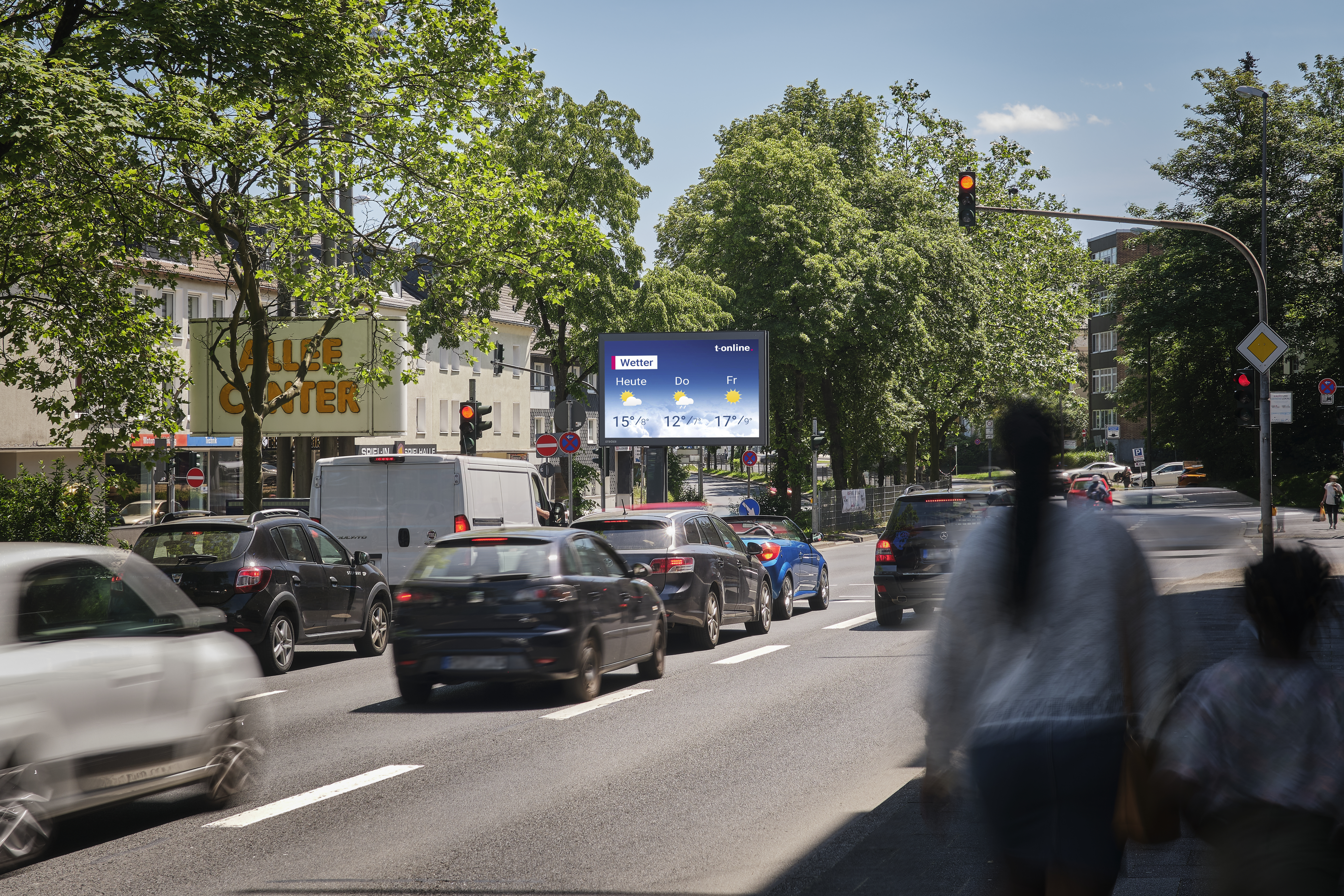 Munich, Public Video roadside, real DOOH inventory bookable by the hour on Blindspot