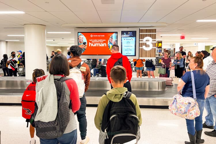 Nashville, Nashville airport advertising, real DOOH inventory bookable by the hour on Blindspot
