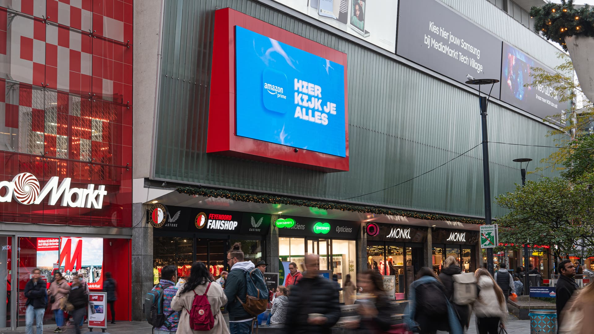 Rotterdam, Binnenwegplein 27m2 digital screen, Rotterdam, real DOOH inventory bookable by the hour on Blindspot
