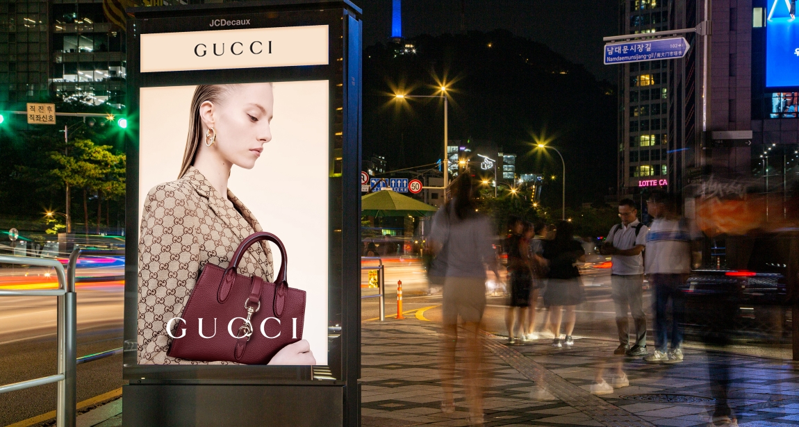 Seoul, Street furniture, Seoul, real DOOH inventory bookable by the hour on Blindspot