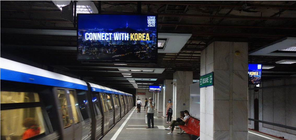 Bucharest Subway station screens