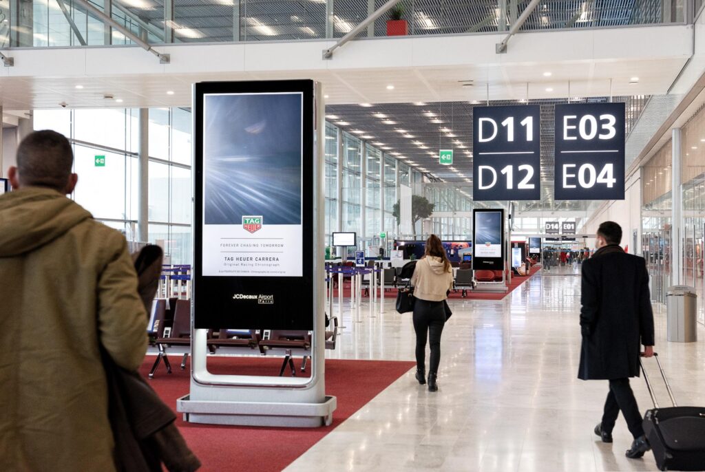 Paris airport digital screens with Blindspot
