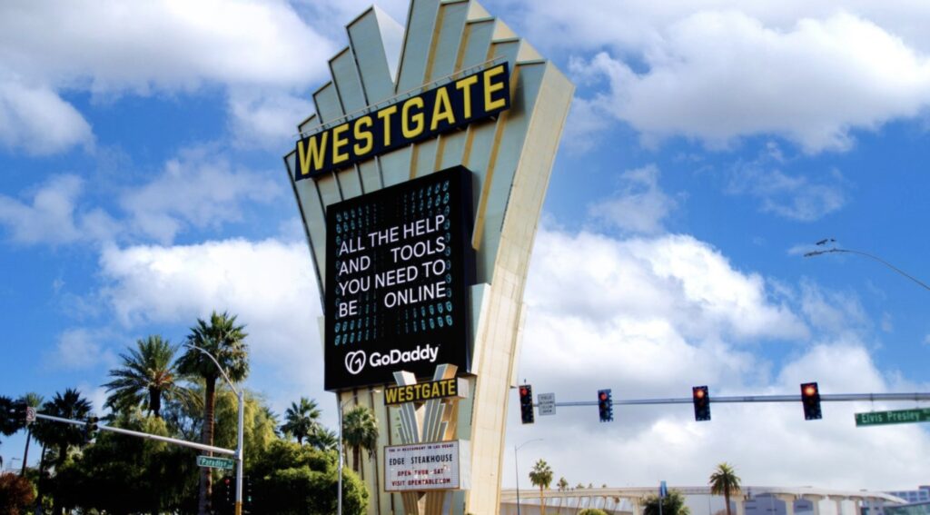 How Foot Traffic Lift Proves DOOH ROI for Physical Retail